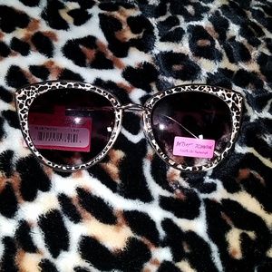 BETSEY JOHNSON Sunglasses Bj879230Leo